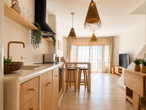 Duplex with private terrace next to the beach