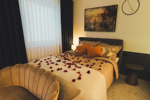a bedroom with a bed with roses on it at Jacuzzi Siesławska Top Apartment in Busko-Zdrój