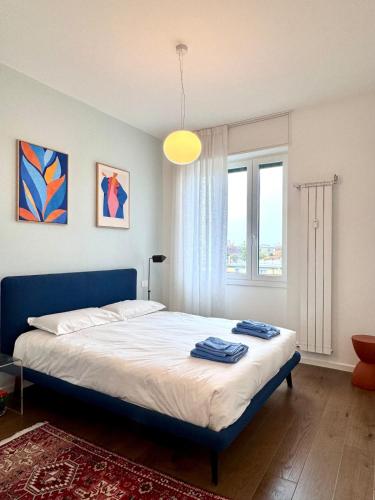 Skyline Design Apartment - Top Floor next to Metro
