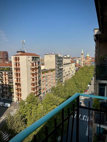 Skyline Design Apartment - Top Floor next to Metro