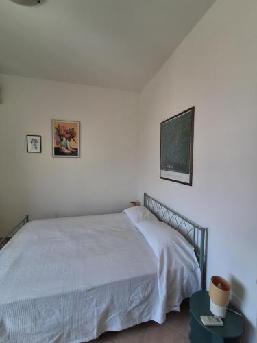 a bedroom with a bed and a tv on the wall at Casa Vacanze a Piazza Garibaldi in Terracina