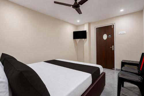 a bedroom with a bed and a ceiling fan at Hotel O Saikrishna Inn in Rājahmundry