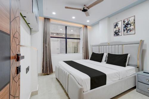 a bedroom with a white bed and a window at Hotel O Bay Inn in New Delhi