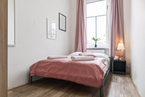 Cozy Budget Friendly Rooms Near Danube & 15 Mins to Vienna Center