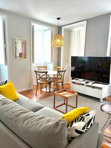 Charming Flat in Pretty Praça das Flores 2 bedrooms
