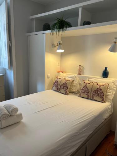 Charming Flat in Pretty Praça das Flores 2 bedrooms