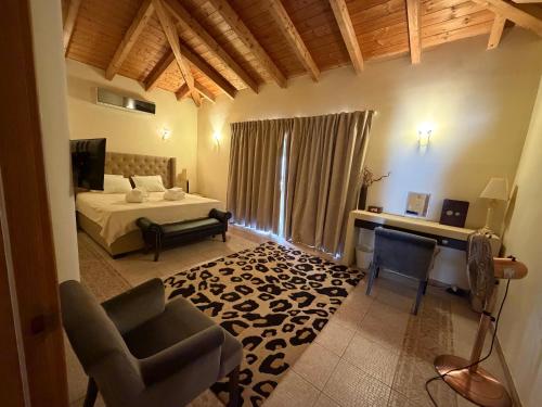 a bedroom with a bed and a desk and a chair at Luxury Villa near Vila Sol Golf Resort - Pool & Garden in Quarteira