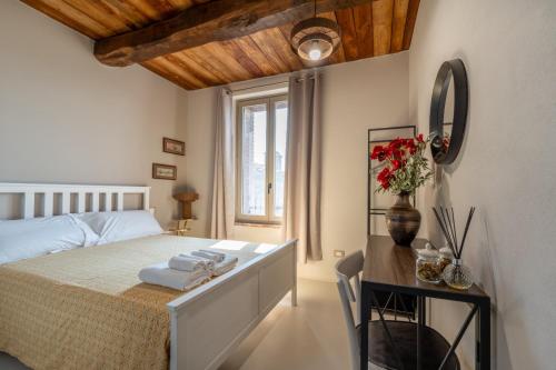 a bedroom with a bed and a table with a mirror at Casale21 in Castiglion Fiorentino