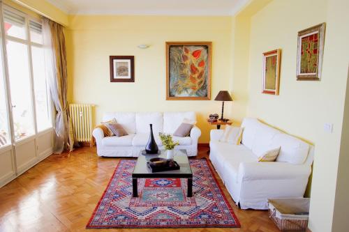 Seafront Flat on the Promenade - Next to Negresco