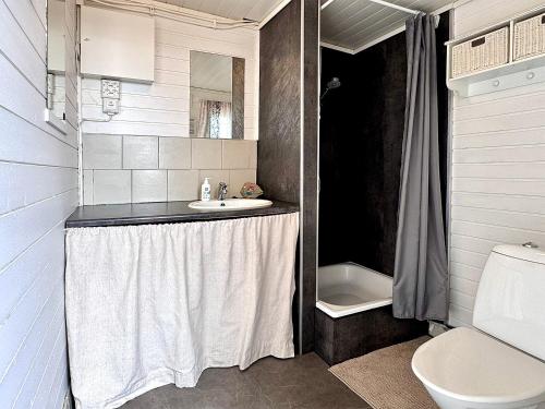 a bathroom with a sink and a toilet at Sandhåland Camping Hytte nr 7 in Sandhåland