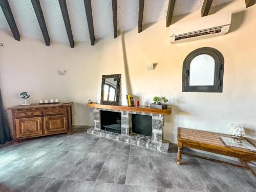a living room with a fireplace and a mirror at Bona Vista in Calpe