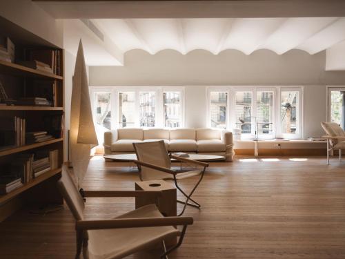 a living room with a couch and chairs at Círculo Condal in Barcelona