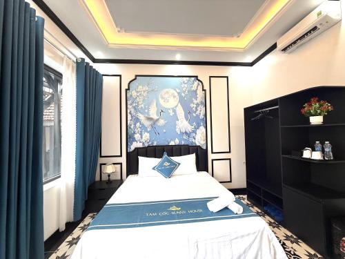 a bedroom with a bed and a painting on the ceiling at Tam Coc Sunny House in Vũ Lâm