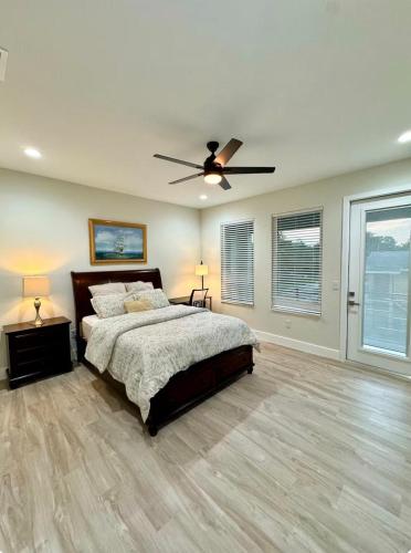 a bedroom with a bed and a ceiling fan at Tampa Lounge in Ybor in Tampa