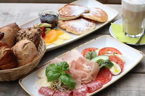 ホテルの敷地内または近くでの食事または食べ物