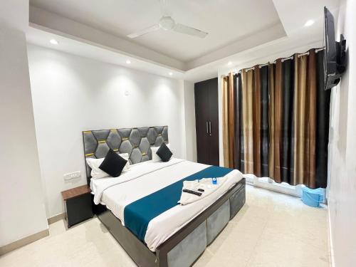 a bedroom with a large bed and a large window at Hotel fabulous - Malviya Nagar in New Delhi