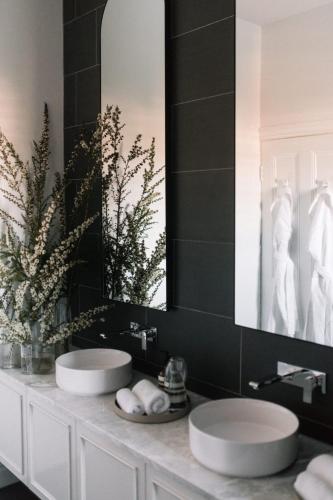 a bathroom with two sinks and a large mirror at Wahroonga on Bourke in Launceston