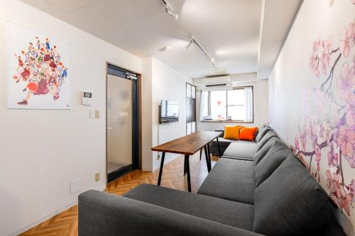 Nihonbashi area 5minute walk to Namba 4 minutes to Ebisucho Station 127 for rent 4 bedrooms 2 baths 2 toilets
