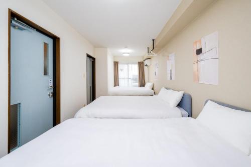 Nihonbashi area 5minute walk to Namba 4 minutes to Ebisucho Station 127 for rent 4 bedrooms 2 baths 2 toilets