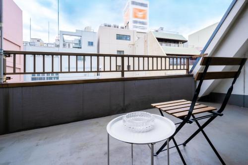 Nihonbashi area 5minute walk to Namba 4 minutes to Ebisucho Station 127 for rent 4 bedrooms 2 baths 2 toilets