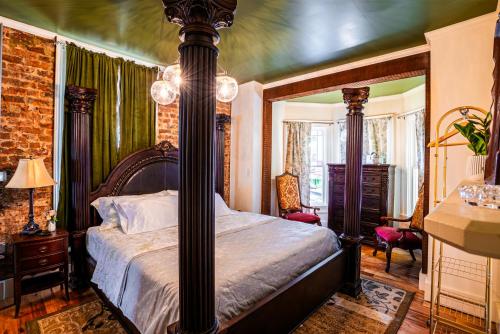 a bedroom with a large bed in a room at Cozy House with Private Sauna in Maryville
