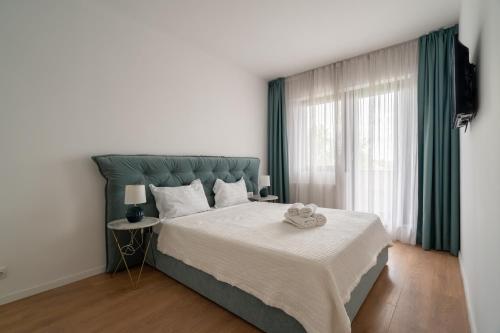 a bedroom with a large bed and a window at N31 Pipera Executive Apartment in Voluntari