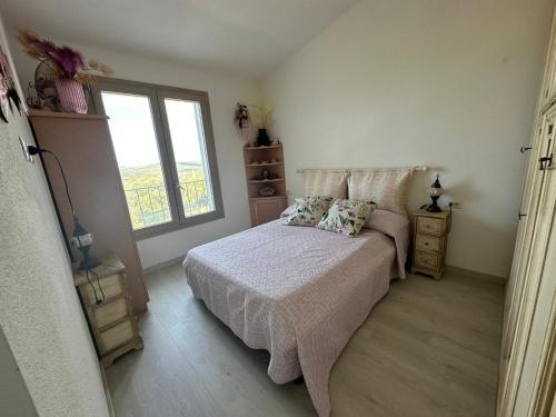 a bedroom with a bed and a window at House Hermosa Barrabisa in Barrabisa