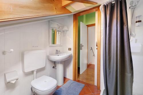 a bathroom with a toilet and a sink at Bellagio House Antico Ulivo in Bellagio