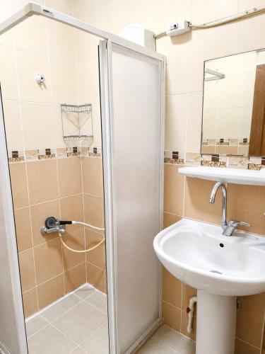 a bathroom with a sink and a shower at Ören örtur tatil evleri in Ören