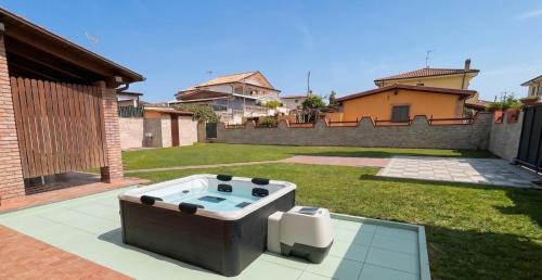 a backyard with a hot tub in the grass at 'Villa Vènere Deluxe' 50mt Sea-Jacuzzi-Free Parking-Garden in Terracina