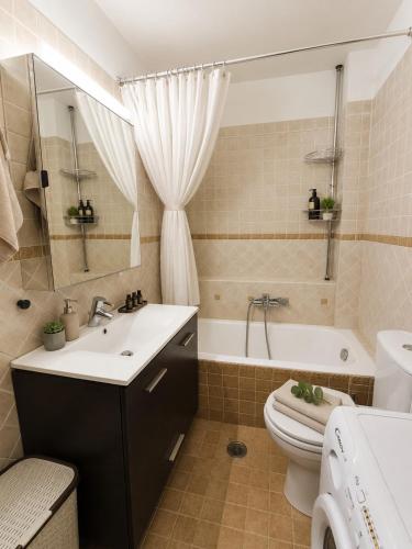 Locate Zografou APT with Balcony & Private Parking
