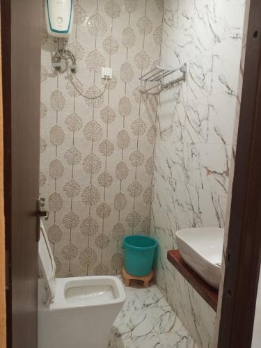 a bathroom with a toilet and a sink at Hotel Gungun Jawai, Sumerpur in Sheoganj