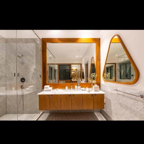a bathroom with a sink and a mirror at amarzito villa in Dona Paula