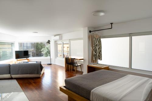 Mosaikon Guesthouses #Aiolou Str