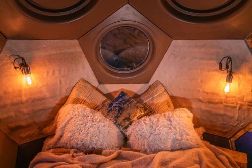 a bed in a room with two pillows on it at Mirror globe Kandasphere in Saint-Gervais-les-Bains