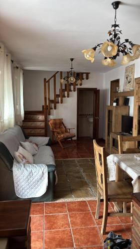 a living room with a couch and a table at Casa Rural Mi Medina in Medina Sidonia