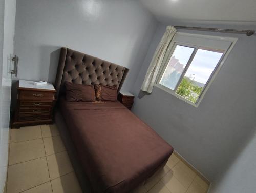 a large couch in a room with a window at Bonnes vacances in Ifrane