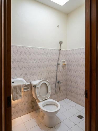 a bathroom with a toilet and a shower at Ysamatti Travel Lodge in Bankal