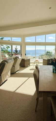 a large living room with a view of the ocean at Doubtless Bay Retreat in Coopers Beach