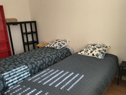 two beds sitting next to each other in a room at Chambre d'hôte Mont mouton in Laferté-sur-Amance
