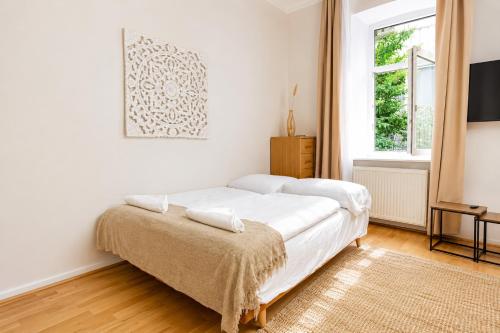 Stylish Modern Studio for 4P with Private Garden