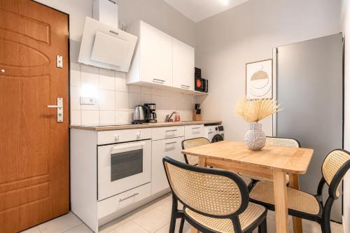 Stylish Modern Studio for 4P with Private Garden
