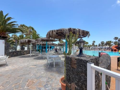 Oasis Dunas pool View