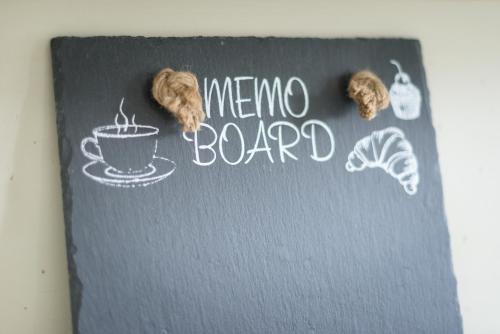 a picture of a mezzo board with two dogs and a coffee cup at Gruppo Luxe Domus Vigevano in Vigevano