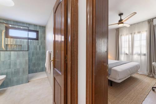 Villa Amara - Sea Views & Private Heated Pool