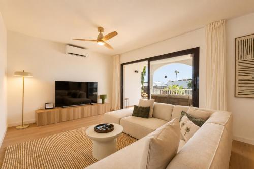 Villa Amara - Sea Views & Private Heated Pool