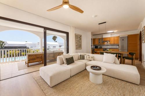 Villa Amara - Sea Views & Private Heated Pool
