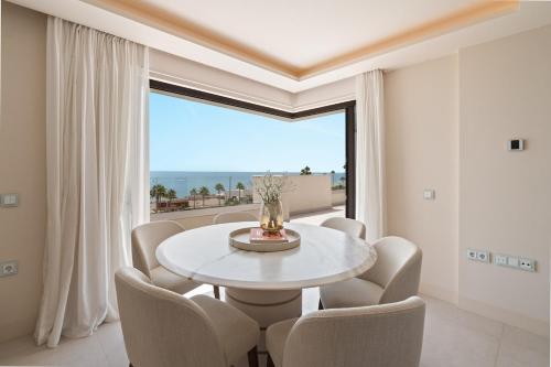 Beachfront Luxury 4-Bed Penthouse in Velaya RDR574