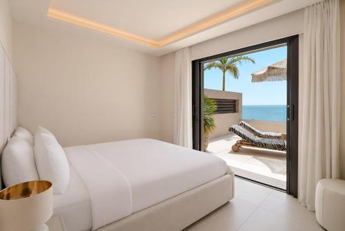 Beachfront Luxury 4-Bed Penthouse in Velaya RDR574