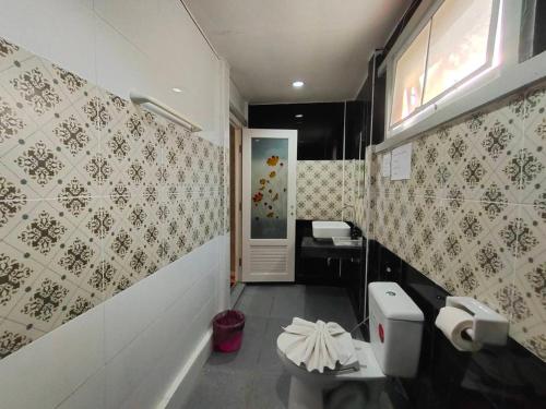 a bathroom with a toilet and a sink and a window at Phangpring Beach Resort in Ban Phang Pling